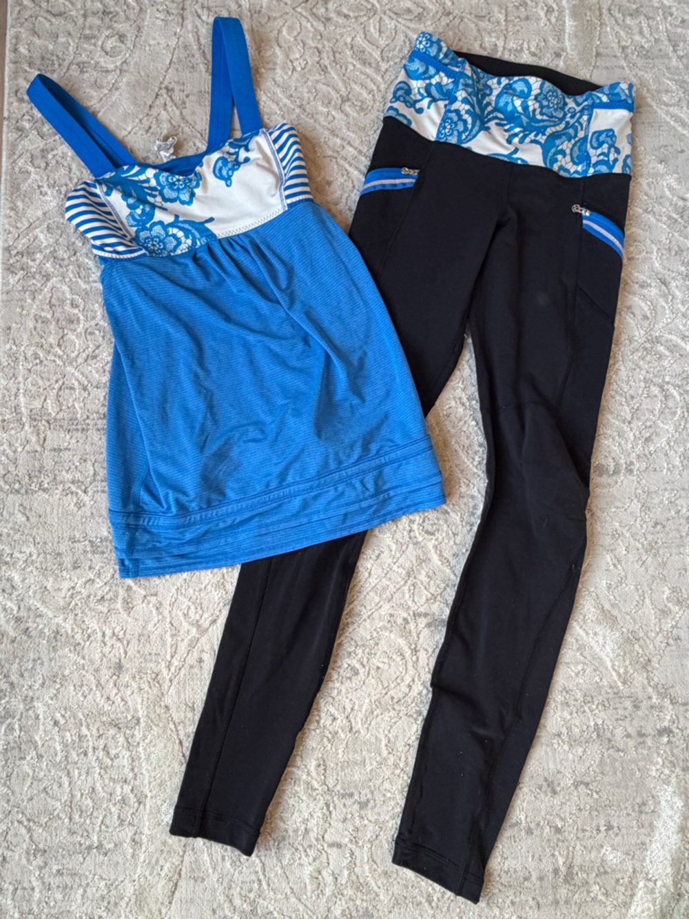 lululemon athletica Blue White Floral Athletic Tank laceoflage & black leggings